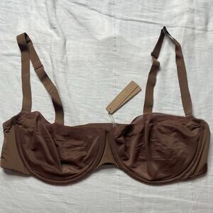 NWT Skims No Show Molded Unlined Balconette Bra Sz 42D Jasper